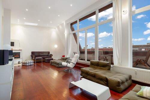 Wohnbereich (3,80m Deckenhöhe) - Charmantes Dachgeschoss im beliebten Gleimviertel in Berlin - Prenzlauer Berg