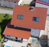 IMMOBILIEN LERCHENBERGER: Komplett saniertes Zweifamilienhaus in zentraler Lage von Wallersdorf