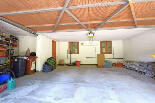 Garage mit Elektroantrieb und Fernsender - 