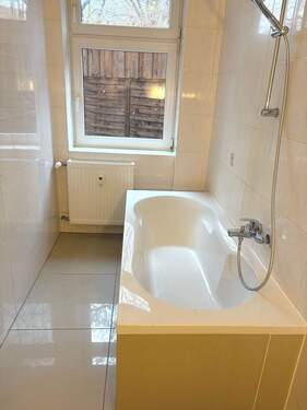 Bad - 1 Zimmer Etagenwohnung zur Miete in Brandenburg an der Havel