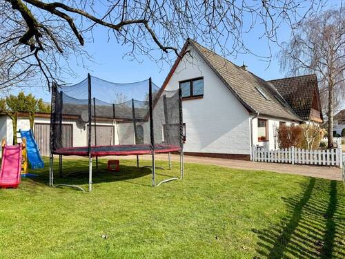 Gartenansicht - 9 Zimmer Mehrfamilienhaus, Wohnhaus in Rantrum