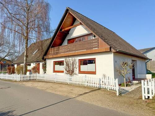 Straßenansicht - Mehrfamilienhaus, Wohnhaus mit 242,00 m&sup2; in Rantrum zum Kaufen