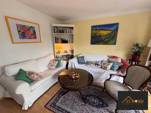 Wohnzimmer - 3 Zimmer Etagenwohnung zum Kaufen in Nürnberg