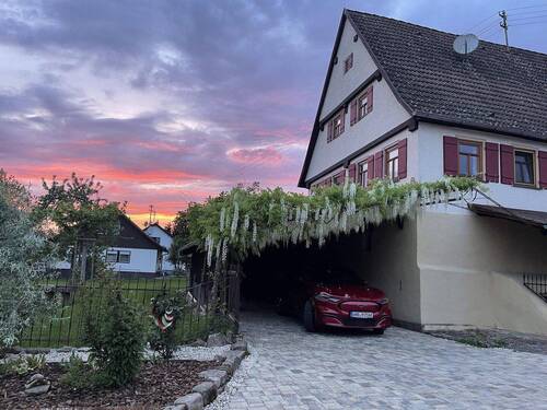 Carport und Bauernhaus - 8 Zimmer Bauernhaus, Landhaus zum Kaufen in Bretzfeld