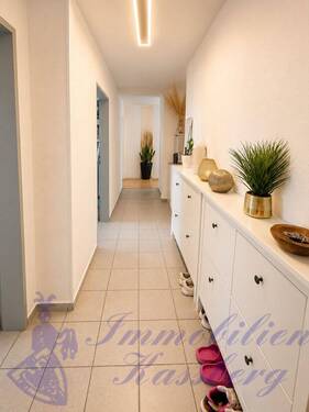 Flur 1.1 - 4 Zimmer Etagenwohnung in Detmold / Heidenoldendorf