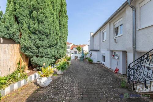 Hof - 4 Zimmer Etagenwohnung zum Kaufen in Ingelheim