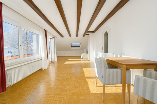 Wohn-Esszimmer (Foto mit KI bearbeitet) - 2 Zimmer Etagenwohnung zum Kaufen in Garmisch-Partenkirchen