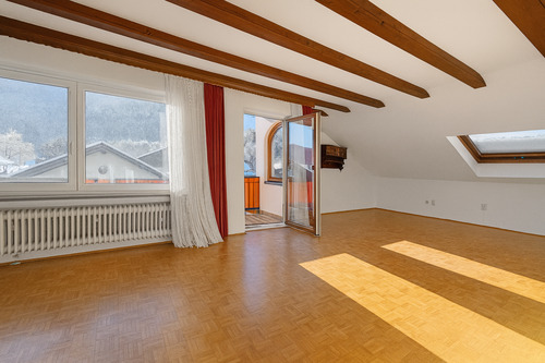 Zugang zum Süd-Ostbalkon (Foto mit KI bearbeitet) - 2 Zimmer Etagenwohnung in Garmisch-Partenkirchen