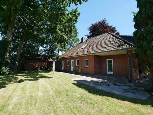 rückwärtige Hausansicht - 6 Zimmer Mehrfamilienhaus, Wohnhaus in Hamdorf