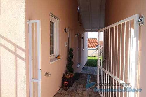 Hauseingang.jpg - Einfamilienhaus mit 151,00 m&sup2; in Eichendorf zum Kaufen