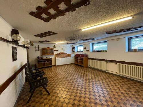 weiterer großer Raum im Untergeschoss - 