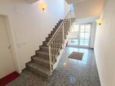 Eingangsbereich/Treppenhaus des Hauses - 