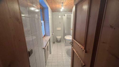 Badezimmer v. Schlafzimmer aus - 