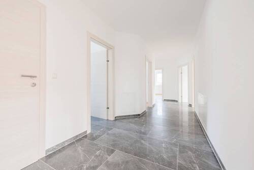 Flur - 4 Zimmer Etagenwohnung in Büchlberg / Saderreut