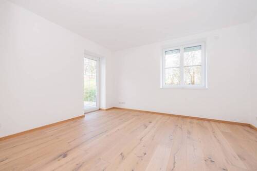 Schlafzimmer mit Zugang zur Terrasse - 