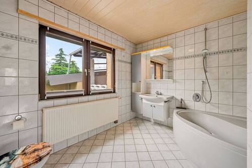 Badezimmer 1.OG Vorderhaus - 