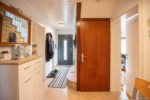 Flur - 8 Zimmer Einfamilienhaus in Klein Offenseth-Sparrieshoop