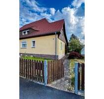 In ruhigster Lage von Freital-Weißig. Doppelhaushälfte mit Obstgarten, Kaminofen und 2 Garagen