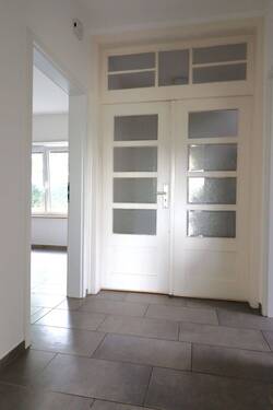 Flur EG.JPG - 6 Zimmer Mehrfamilienhaus, Wohnhaus in Bünde