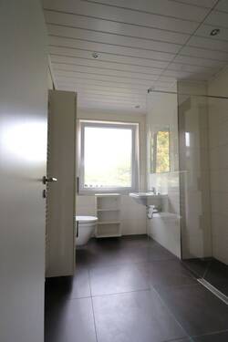 Bad EG.JPG - Mehrfamilienhaus, Wohnhaus mit 175,00 m&sup2; in Bünde zum Kaufen