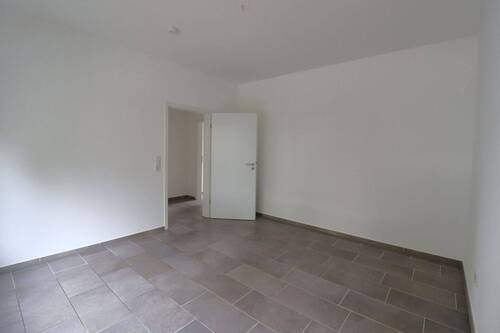 Zimmer 2 EG (2).JPG - 