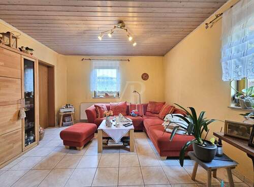 Wohnlich ausgebauter Raum im UG - 