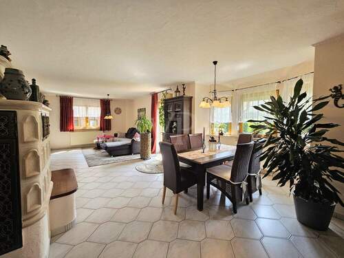 Offener Wohn-Essbereich - 7 Zimmer Einfamilienhaus zum Kaufen in Weilrod / Niederlauken