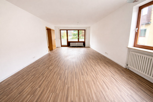 Wohn-Essbereich - Großzügige, renovierte 4,5-Zimmerwohnung m. EBK u. Balkon in Toplage AN MAX. PAAR