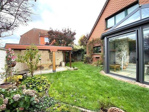 Hausansicht - Fünf Zimmer Topobjekt mit Substanz und vielen Extras