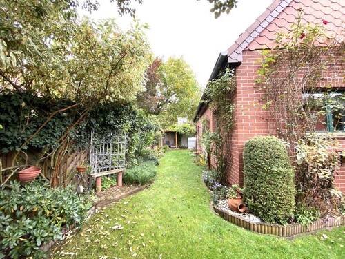 Hausansicht - Einfamilienhaus mit 127,00 m² in Hoppegarten zum Kaufen