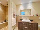 Badezimmer im Wellnessbereich - 