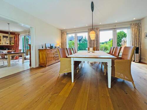 Essbereich im Wohnzimmer
- Terrassenwohnung mit 248,00 m&sup2; in Garmisch-Partenkirchen zum Kaufen