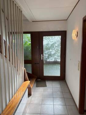 Eingangsdiele und Treppenhaus - 