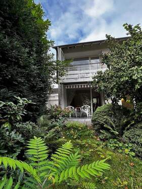 Blick vom Garten zum Haus - 