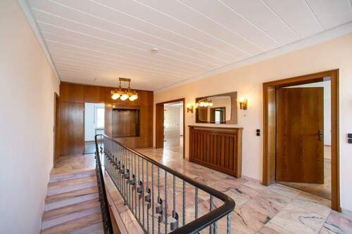 Herzlich willkommen - großzügige Diele - 1 Zimmer Einfamilienhaus in Riegelsberg