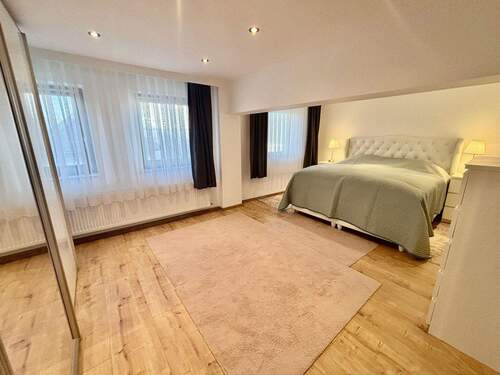 1. OG Schlafzimmer - 