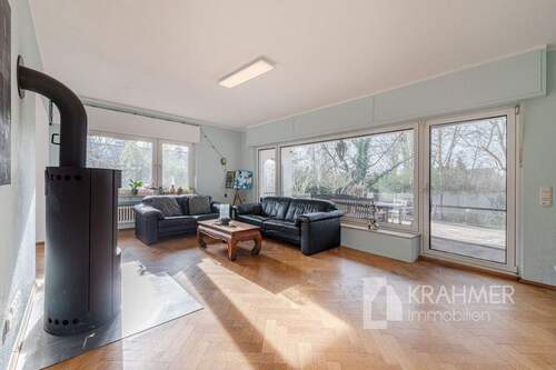 Wohnzimmer - 9 Zimmer Einfamilienhaus zum Kaufen in Moers