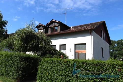 Hausansicht3.jpg - 8 Zimmer Mehrfamilienhaus, Wohnhaus zum Kaufen in Roßbach