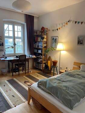 Zimmer mit Blick zum Fluss - 4 Zimmer Etagenwohnung in Bamberg