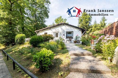  18322 Außenansicht - Freistehender Bungalow im Erholungsgebiet Lissendorf - Heizung aus 2023 - teilunterkellert - Garten
