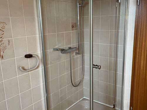 Bad mit Dusche, - 