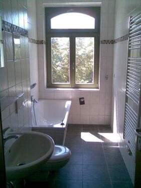 Bad mit Wanne - Etagenwohnung mit 30,40 m² in Chemnitz zur Miete