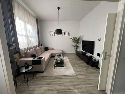 Wohnen - Schöne 2 Zimmer EG-Altbauwohnung mit Gartenanteil