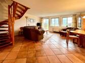 Wohn-/Esszimmer mit Terrassenzugang - 