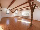 Zimmer im Dachgeschoss - 