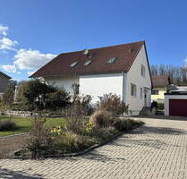 Geräumiges Einfamilienhaus mit schönem Naturgarten und Einzelgarage - Gunzendorf
