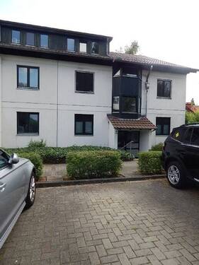 Bild 1 - 4-Zimmer-Wohnung mit ca.90 m² Wohnfläche mit Balkon und PKW-Stellplatz!