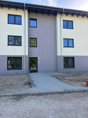 Hauseingang ZSK6 - 3 Zimmer Mehrfamilienhaus, Wohnhaus zur Miete in Stralsund