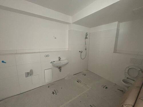 Beispielbild Bad 4-Raum - Mehrfamilienhaus, Wohnhaus mit 84,30 m&sup2; in Stralsund zur Miete
