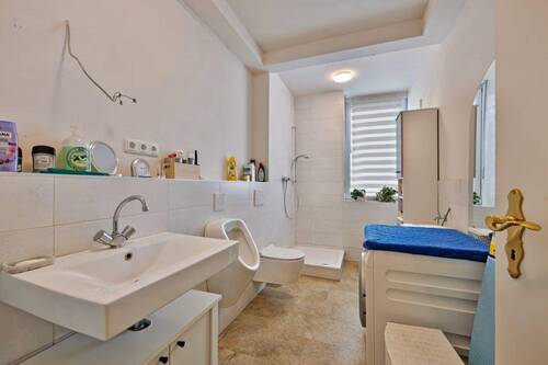 15c9f71c-2f15-4c70-9c15-7f976c943919.jpg - 